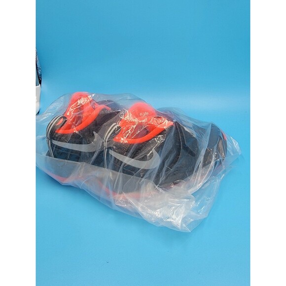 Nike - Picture 3 of 4